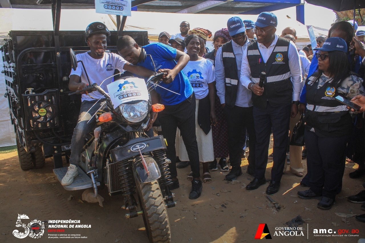 ‎ADMINISTRAÇÃO MUNICIPAL ENTREGA MOTORIZADAS A COOPERATIVAS PARA A PROMOÇÃO DA EMPREGABILIDADE